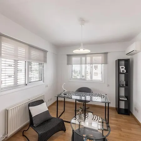 Διαμέρισμα Luxurious Bright & Stylish 2br With Office In *