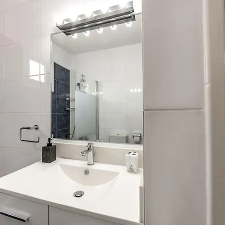 דירה Luxurious Bright & Stylish 2br With Office In *