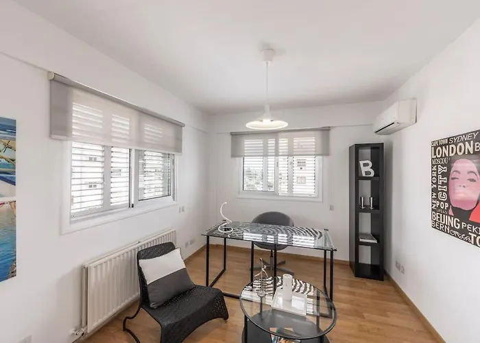 公寓 Luxurious Bright & Stylish 2br With Office In *