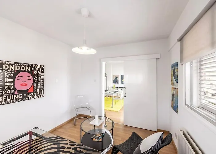 Luxurious Bright & Stylish 2br With Office In