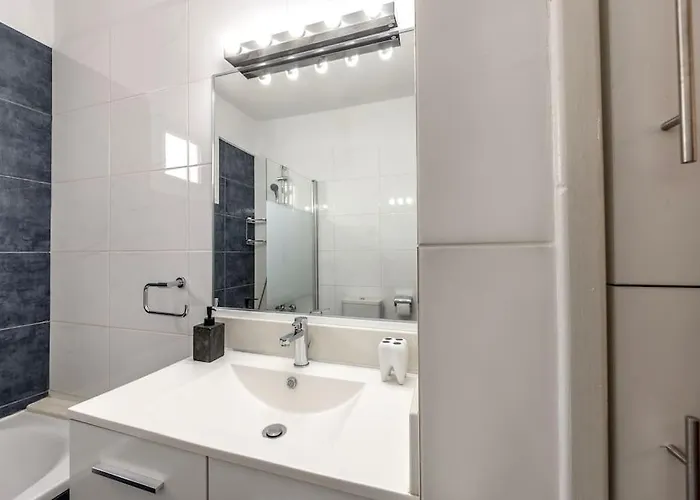 公寓 Luxurious Bright & Stylish 2br With Office In *