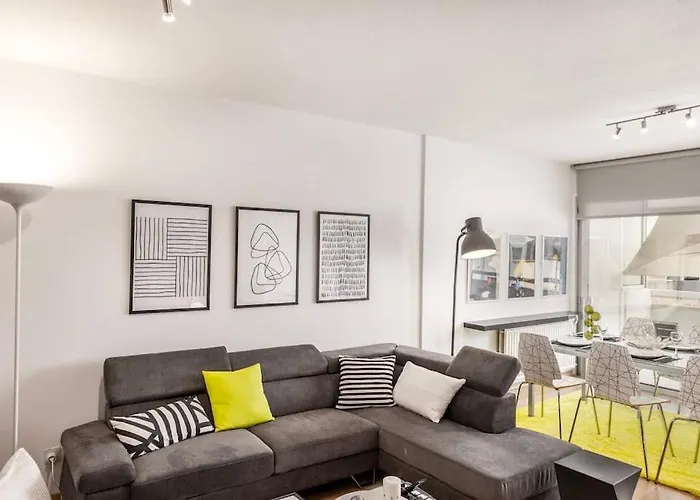 公寓 Luxurious Bright & Stylish 2br With Office In 尼科西亚