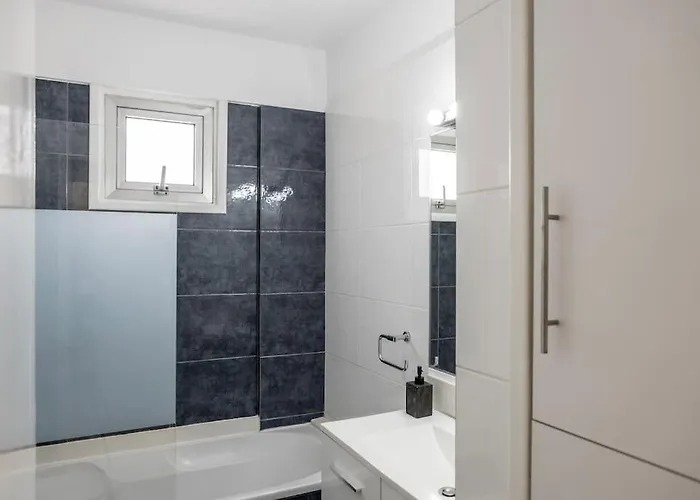 Luxurious Bright & Stylish 2br With Office In 公寓 尼科西亚