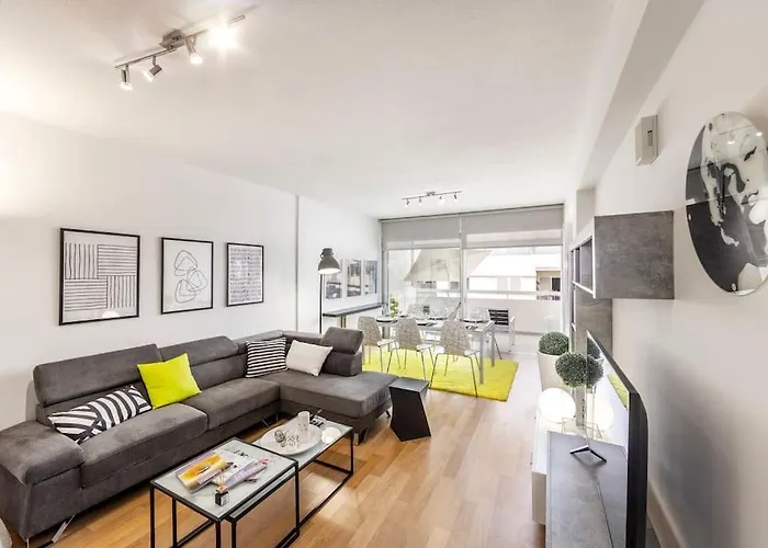 Luxurious Bright & Stylish 2br With Office In *