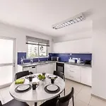 Luxurious Bright & Stylish 2br With Office In Appartement *