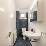 Luxurious Bright & Stylish 2br With Office In *