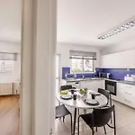 Luxurious Bright & Stylish 2br With Office In Апартаменти Нікосія