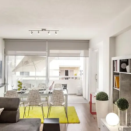 Luxurious Bright & Stylish 2br With Office In Nikozja