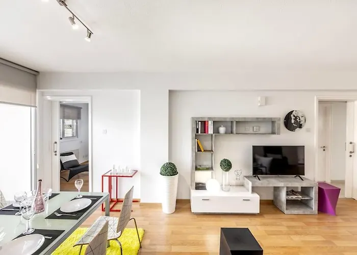 Luxurious Bright & Stylish 2br With Office In * Нікосія