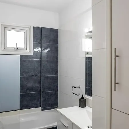 Luxurious Bright & Stylish 2br With Office In Lägenhet Nicosia
