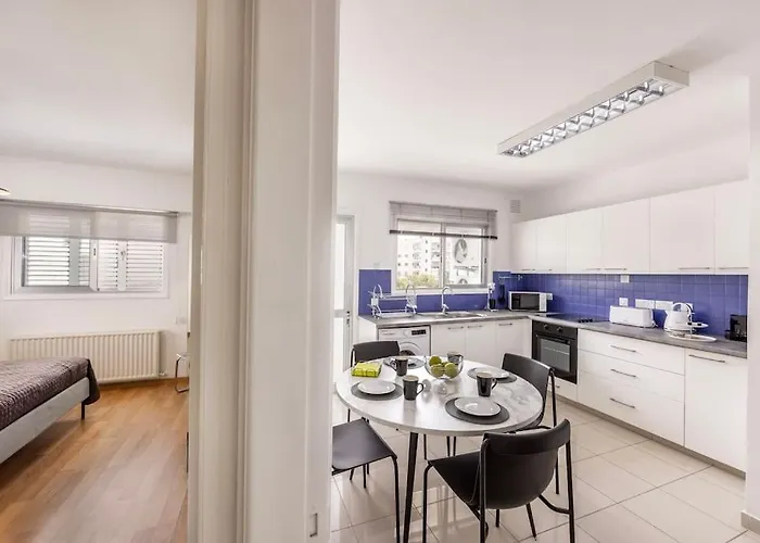 Luxurious Bright & Stylish 2br With Office In Lägenhet Nicosia