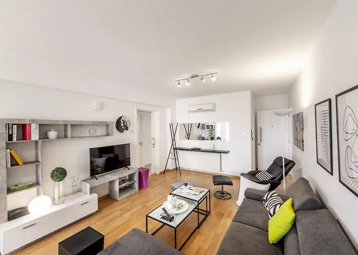 Luxurious Bright & Stylish 2br With Office In Nicosia